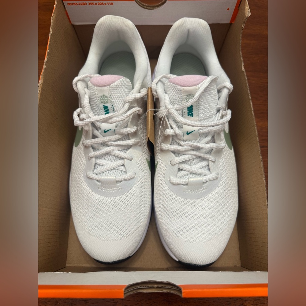 Nike Revolution 6 NN SE (GS) Summit White/Honeydew-Pink  Size 7Y DR9980-115
